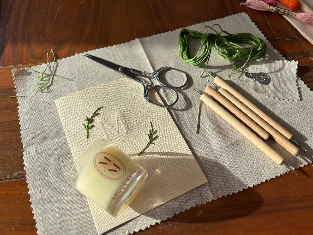 Slow Mail Atelier — Kit de Bordado en Papel y Repujado