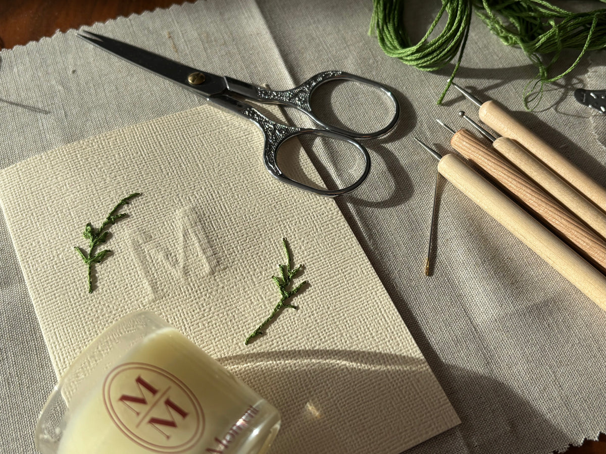 Slow Mail Atelier — Kit de Bordado en Papel y Repujado